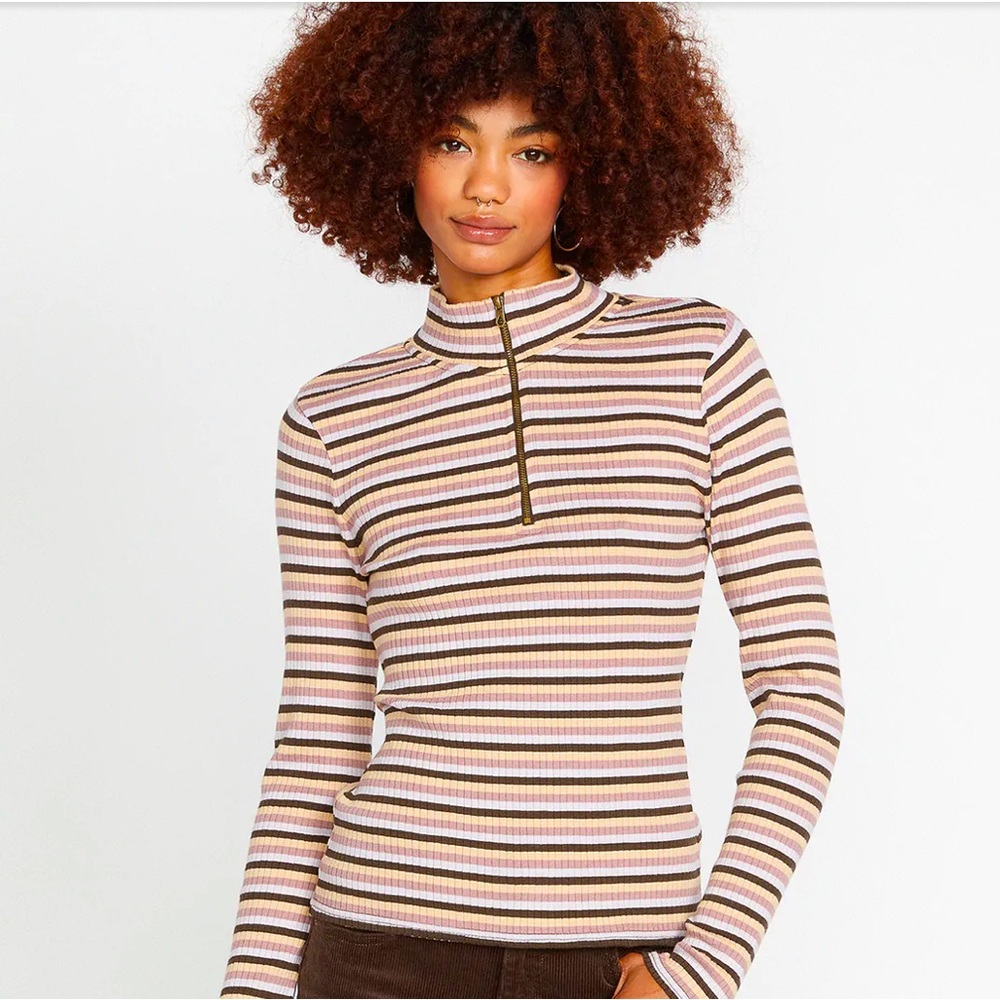 NWT: VOLCOM - Stone checked top Sz: XS